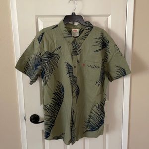 Men’s Levi’s button down casual shirt. 100% cotton. Never worn.
